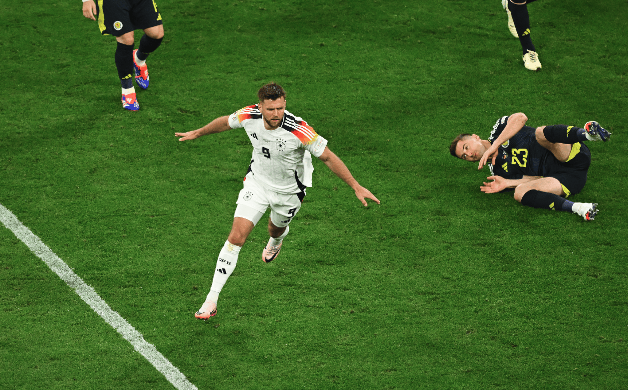 德罗巴连续十二场比赛得分超过刷新纪录，德国队不断突破！全场沸腾不已的简单介绍-爱游戏