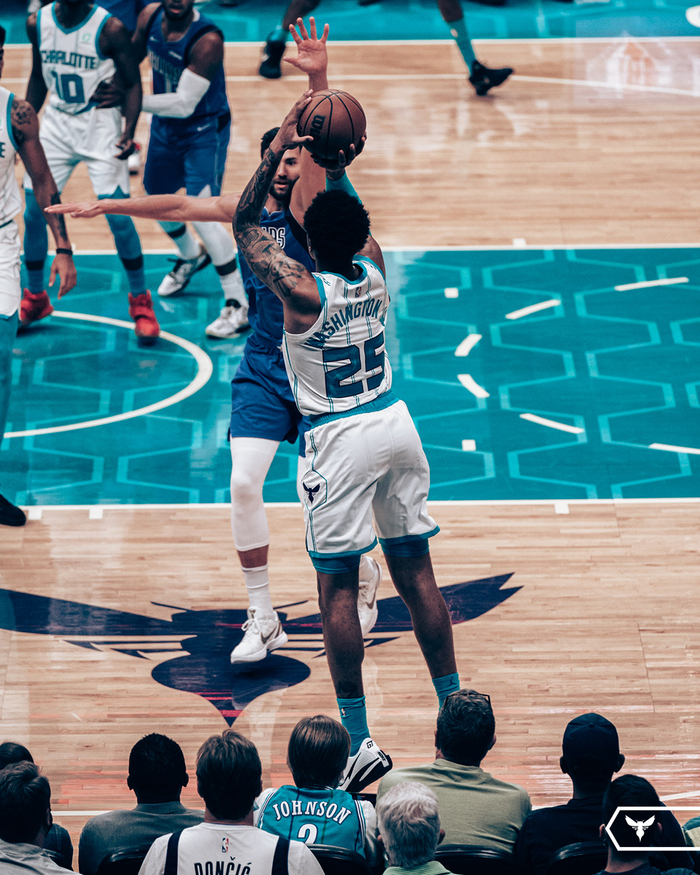 包含败北引发热议！，阿扎伦卡在独行侠比赛中持续失利引发球迷热议的词条-爱游戏官网