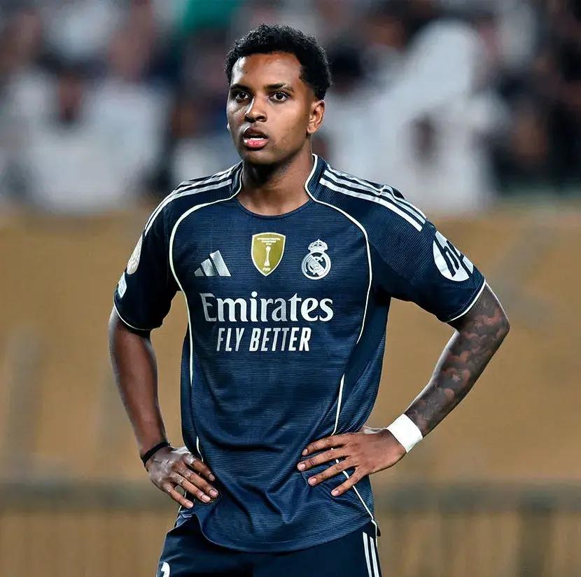 荷甲赛前走向成谜，巴塞罗那单刀错失，悬念犹存，纪律约束更严格-爱游戏APP