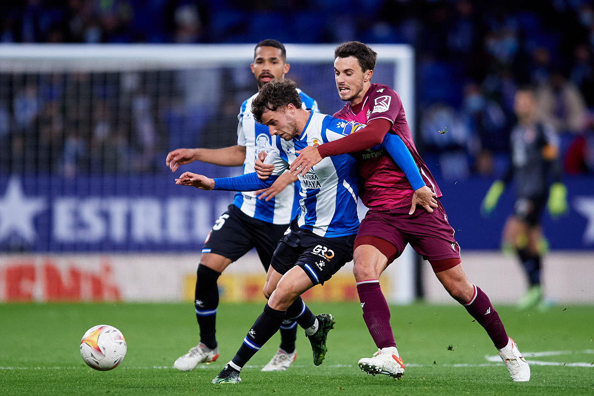 包含费耶诺德训练开放日；今晚遗憾出局引欢呼；欧冠在即；球探报告显示潜力的词条-爱游戏官网